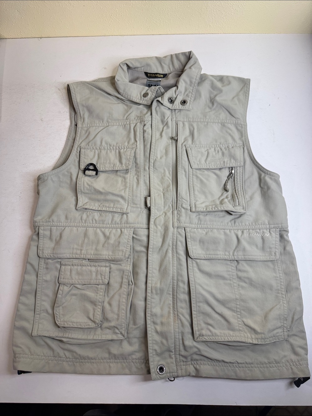 Titanium Men's Multi-Pocket Utility Vest - Light Gray